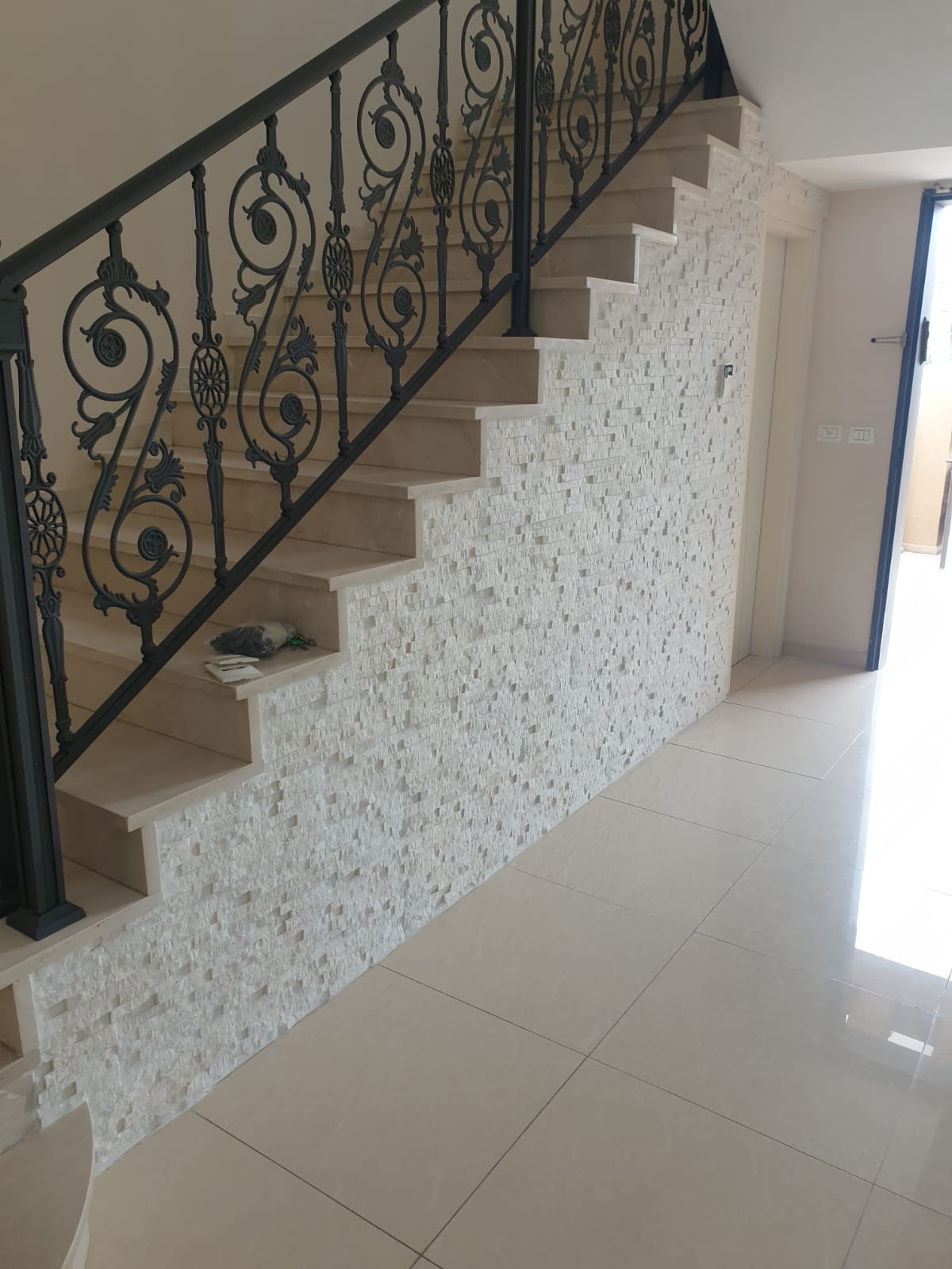 חומה לבן תיקי 1 1